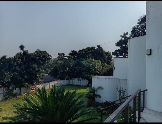 6 BEDROOM HOUSE TO LET IN LA LUCIA